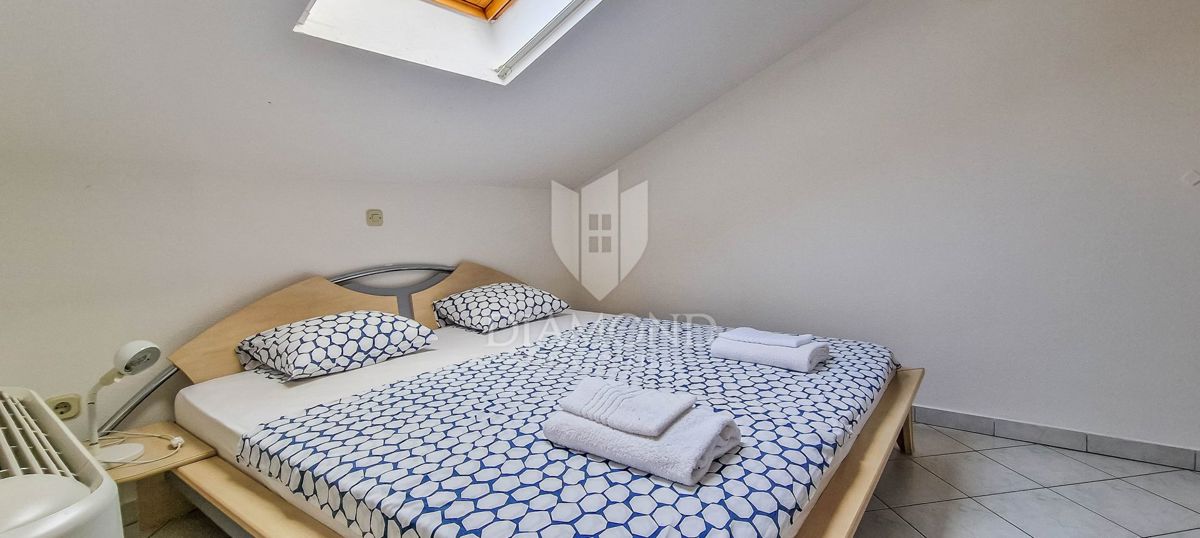 Novigrad, okolica, stanovanje z galerijo 350m od morja