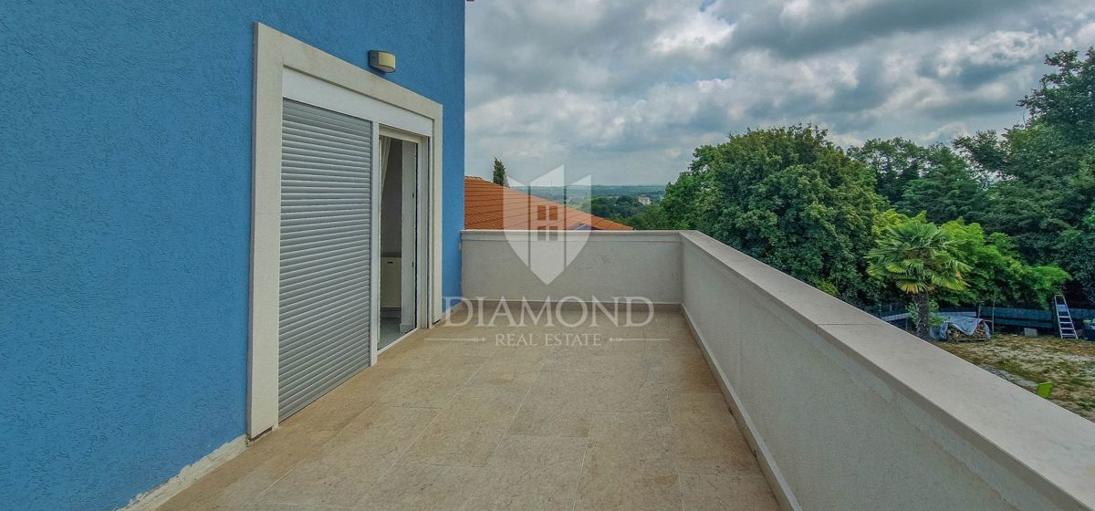Novigrad, okolica, stanovanje z galerijo 350m od morja