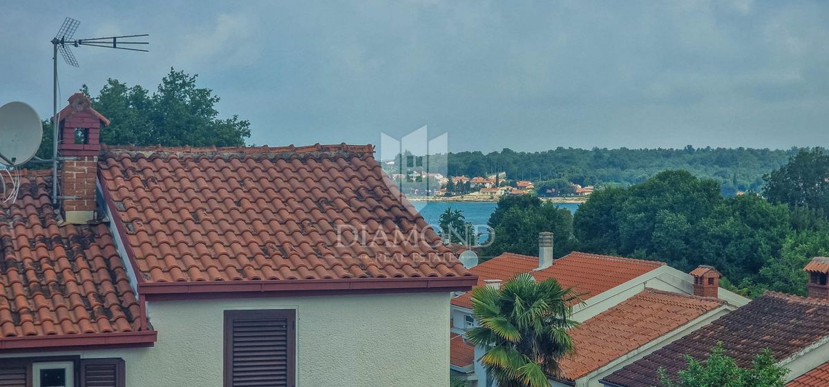 Novigrad, okolica, stanovanje z galerijo 350m od morja