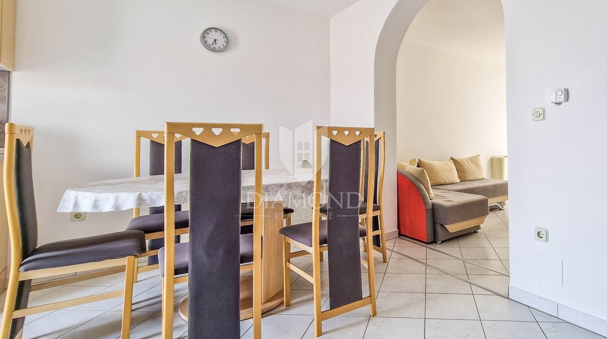 Novigrad, okolica, stanovanje z galerijo 350m od morja
