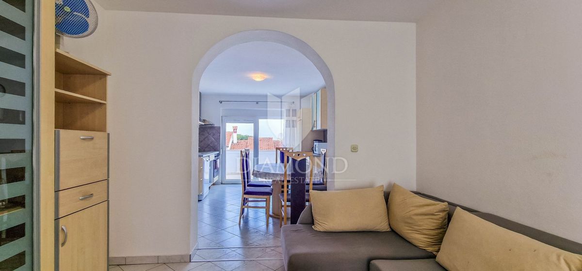 Novigrad, okolica, stanovanje z galerijo 350m od morja