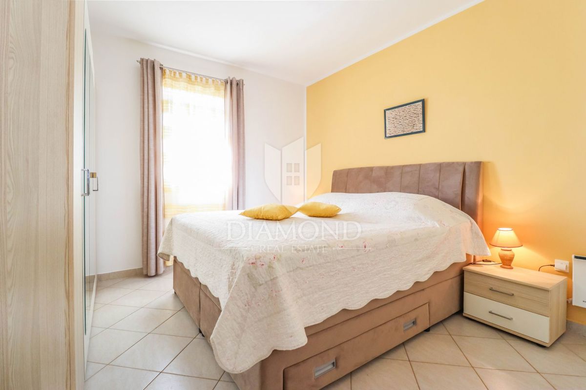 Poreč, okolica, lepa kamnita hiša z bazenom, priložnost!