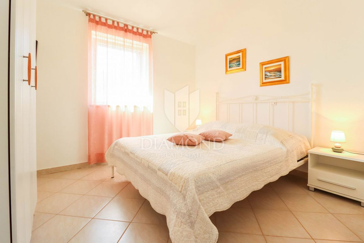 Poreč, okolica, lepa kamnita hiša z bazenom, priložnost!