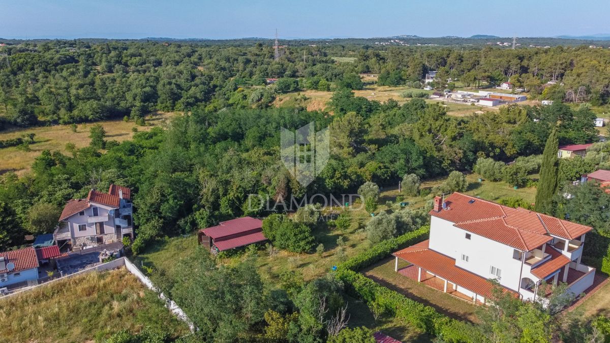 Umag, atraktivno gradbeno zemljišče 2 km od morja!