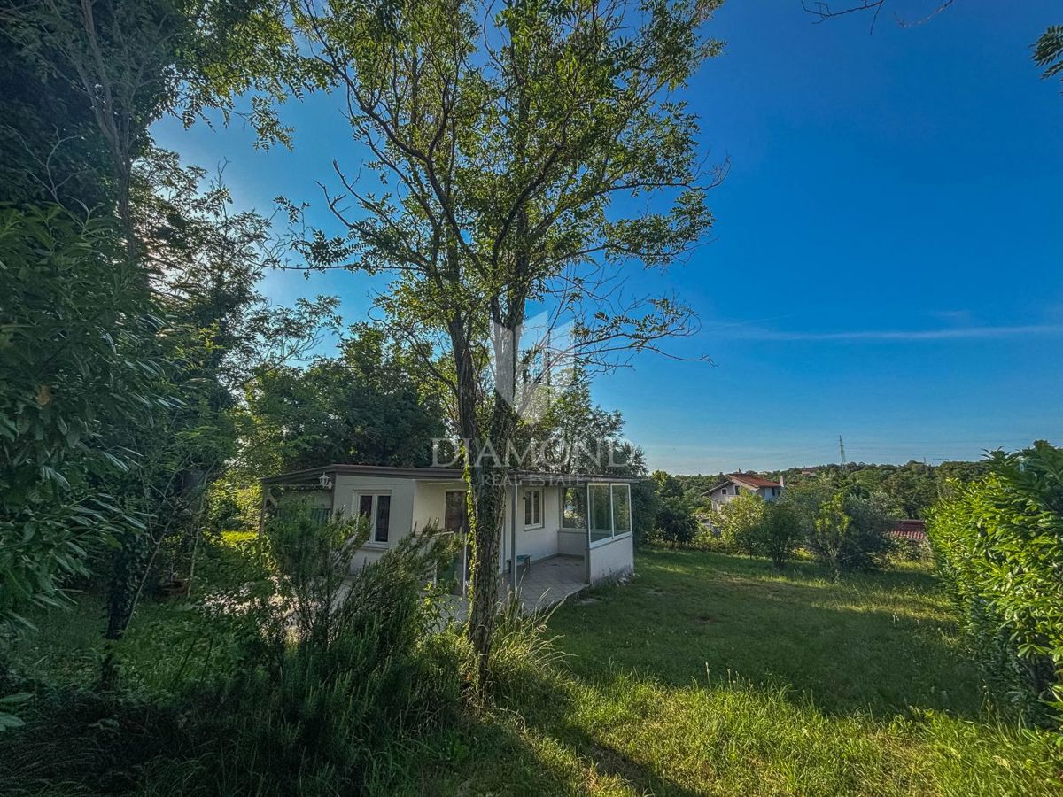 Umag, atraktivno gradbeno zemljišče 2 km od morja!