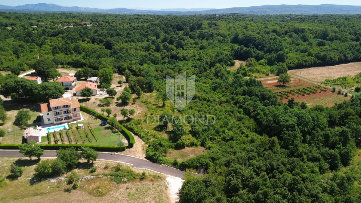 Barban, okolica, gradbeno zemljišče na čudoviti lokaciji