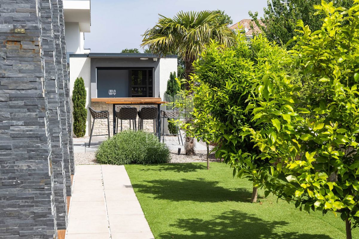 Luksuzna vila na otoku Krk s pogledom na morje