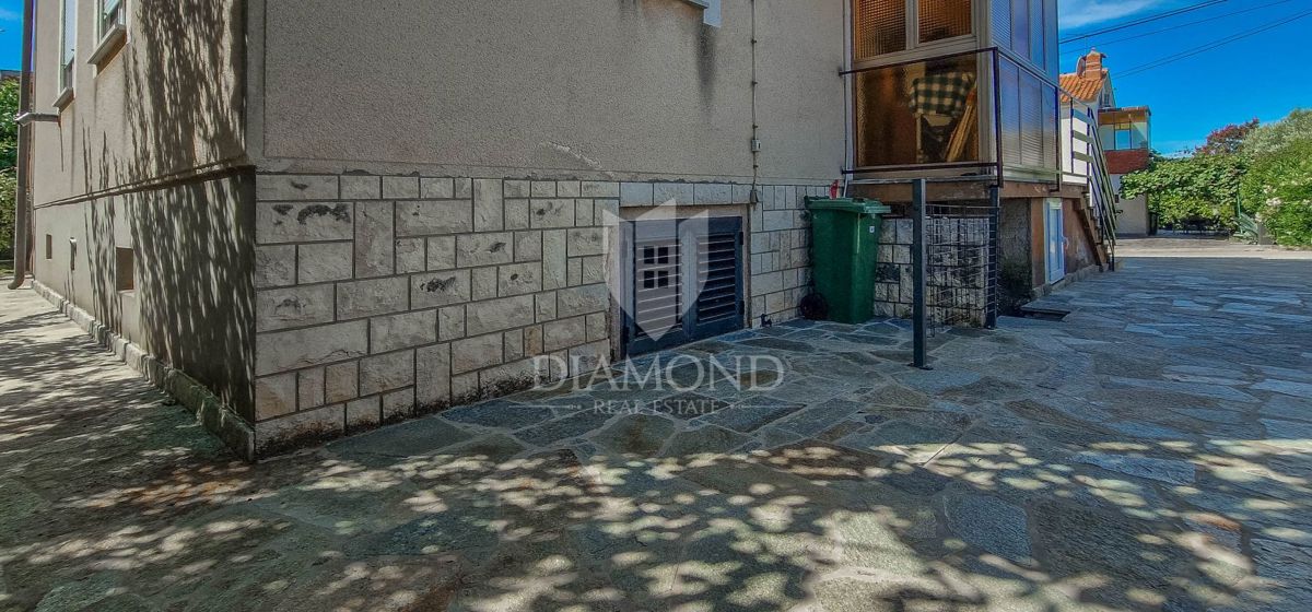 Novigrad, lepo stanovanje v pritličju blizu mesta in morja!