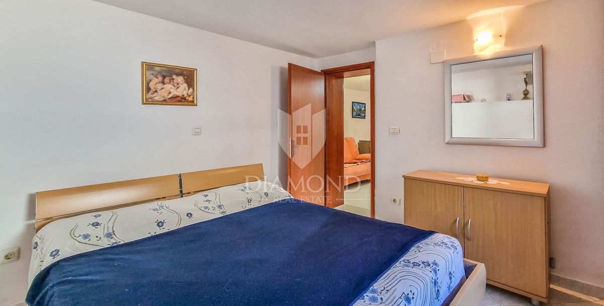 Novigrad, lepo stanovanje v pritličju blizu mesta in morja!
