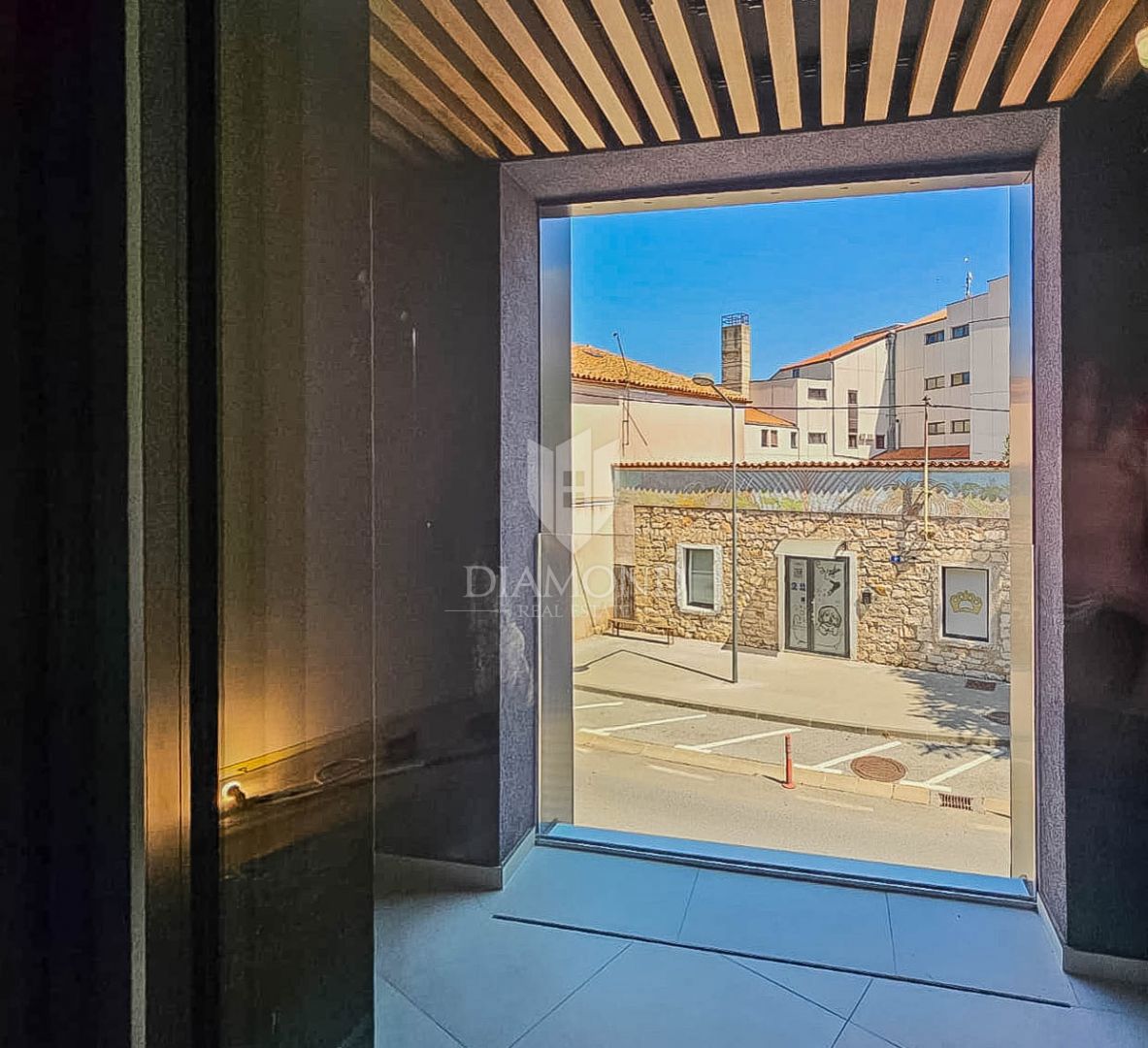 Umag, novogradnja! Luksuzno stanovanje v centru, 2. vrsta do morja!