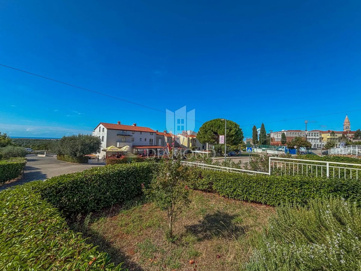 Poreč, stanovanje z vrtom in pogledom na morje!