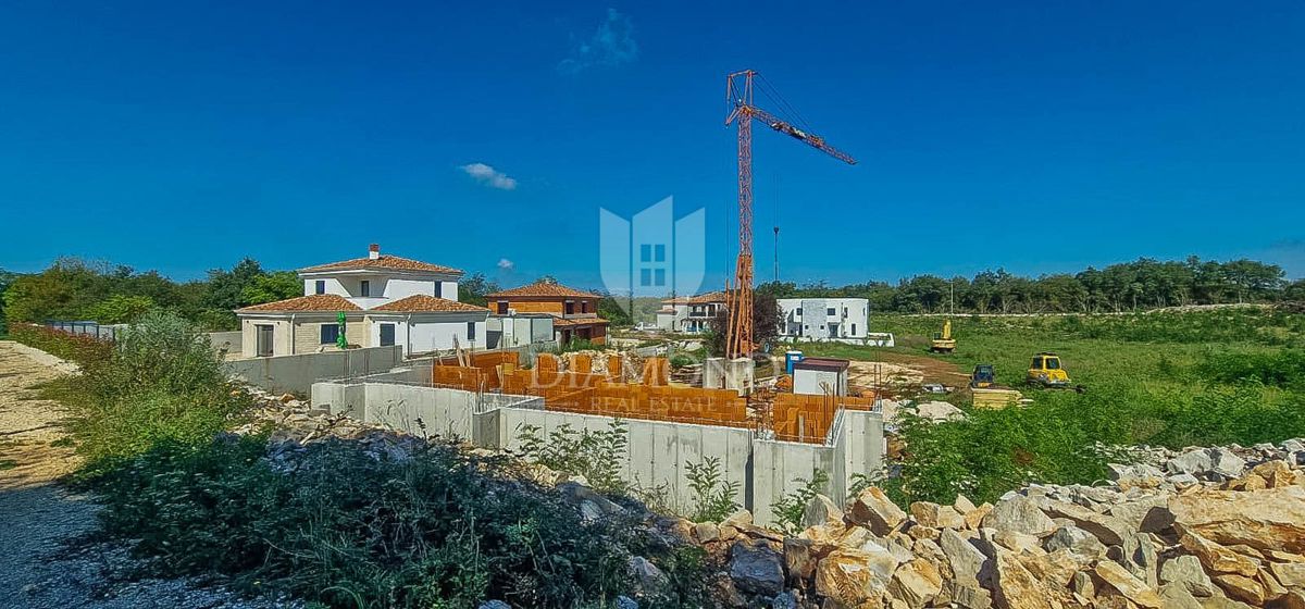 Istra, Kaštel, polsamostojna hiša 160 m2 v gradnji 