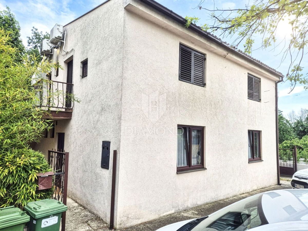 Poreč, okolica, odlična hiša s 4 apartmaji, 700 m od morja