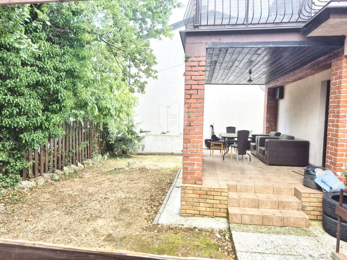 Poreč, okolica, odlična hiša s 4 apartmaji, 700 m od morja