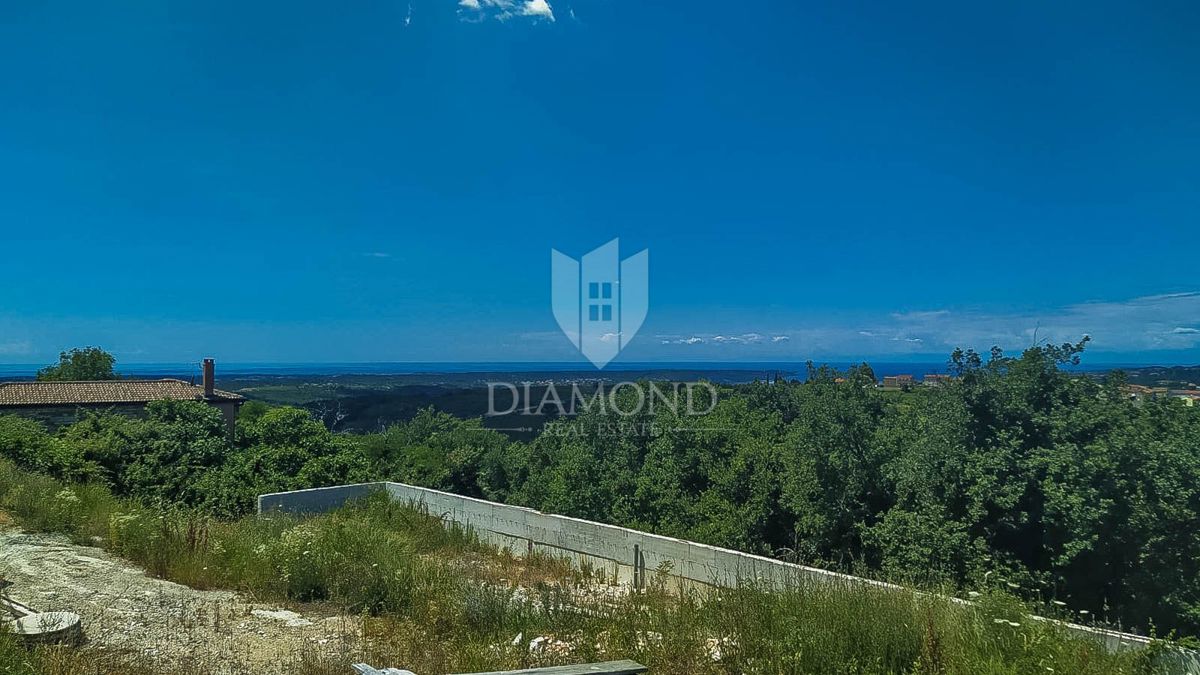 Ekskluzivno! Momjan, zemljišče s panoramskim pogledom na morje!