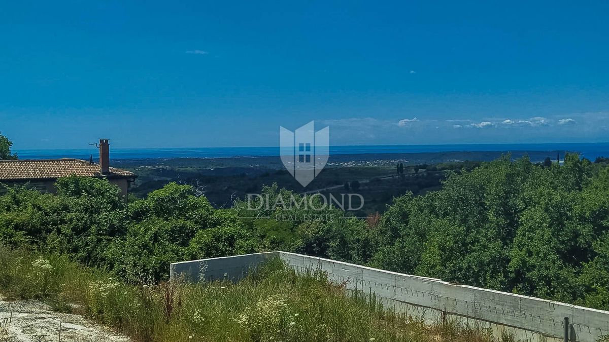 Ekskluzivno! Momjan, zemljišče s panoramskim pogledom na morje!