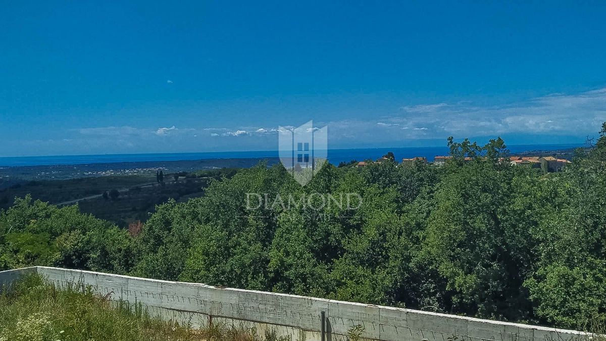 Ekskluzivno! Momjan, zemljišče s panoramskim pogledom na morje!