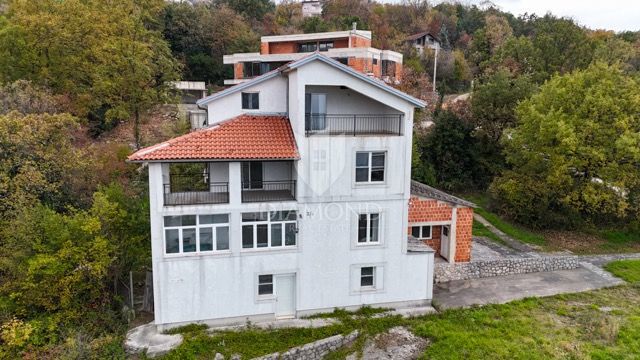 MATULJI, hiša s čudovitim pogledom na morje, tri stanovanjske enote