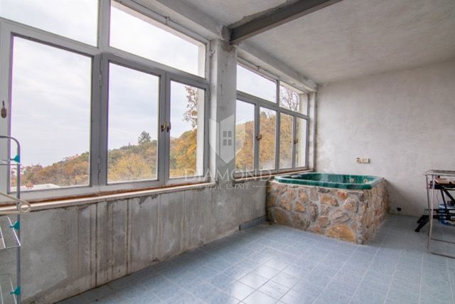 MATULJI, hiša s čudovitim pogledom na morje, tri stanovanjske enote