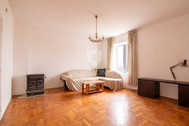 MATULJI, hiša s čudovitim pogledom na morje, tri stanovanjske enote