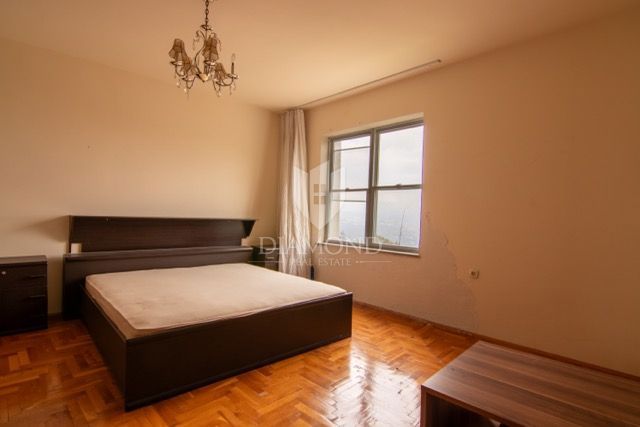 MATULJI, hiša s čudovitim pogledom na morje, tri stanovanjske enote