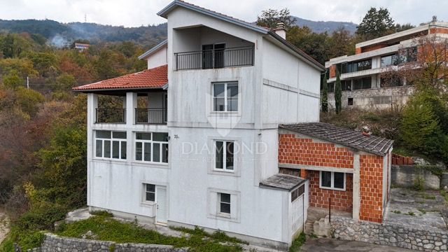 MATULJI, hiša s čudovitim pogledom na morje, tri stanovanjske enote