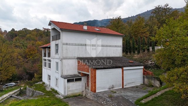 MATULJI, hiša s čudovitim pogledom na morje, tri stanovanjske enote