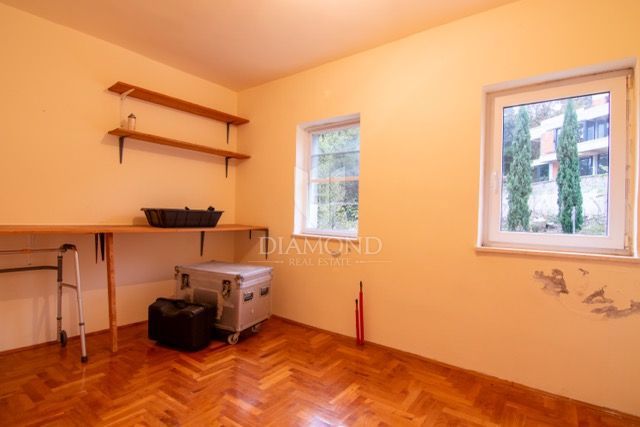 MATULJI, hiša s čudovitim pogledom na morje, tri stanovanjske enote