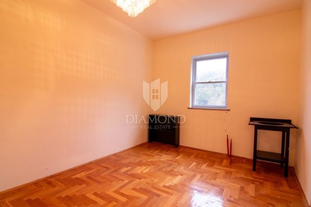 MATULJI, hiša s čudovitim pogledom na morje, tri stanovanjske enote