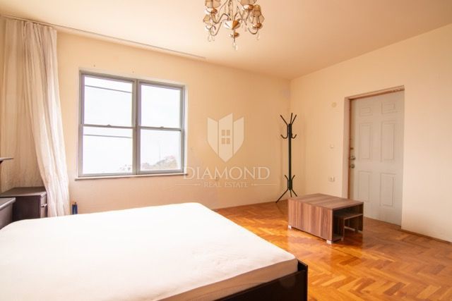 MATULJI, hiša s čudovitim pogledom na morje, tri stanovanjske enote