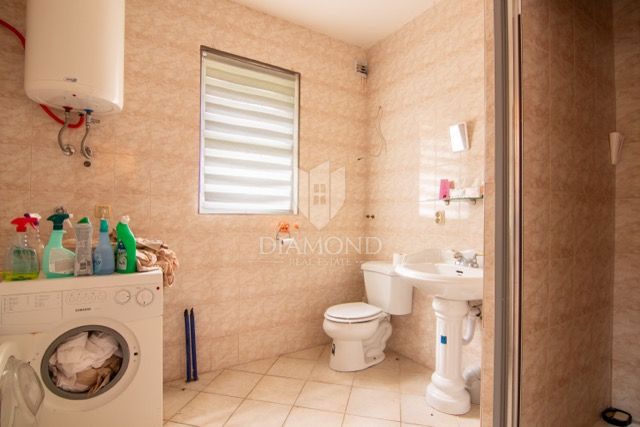 MATULJI, hiša s čudovitim pogledom na morje, tri stanovanjske enote