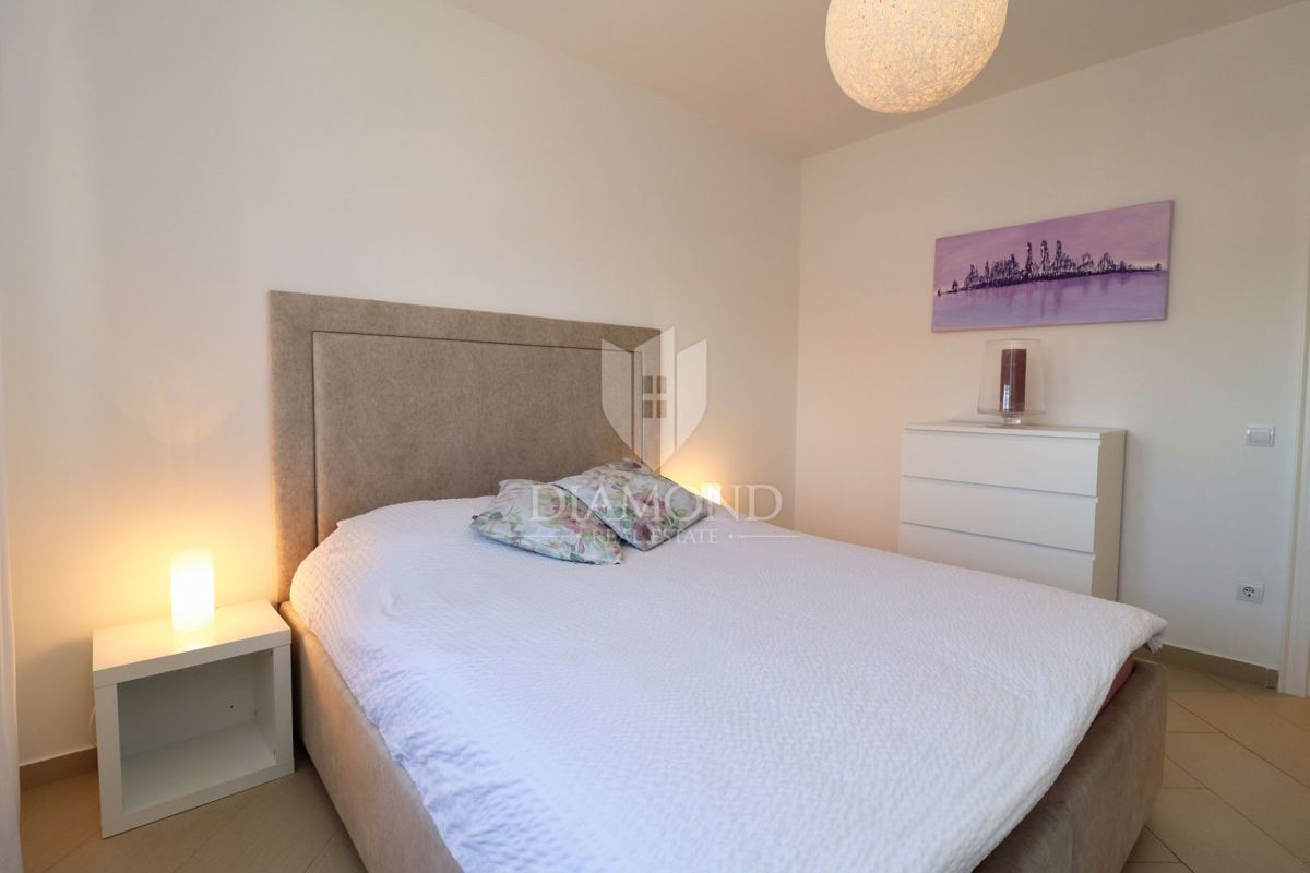 Poreč, na novo prenovljeno stanovanje z vrtom