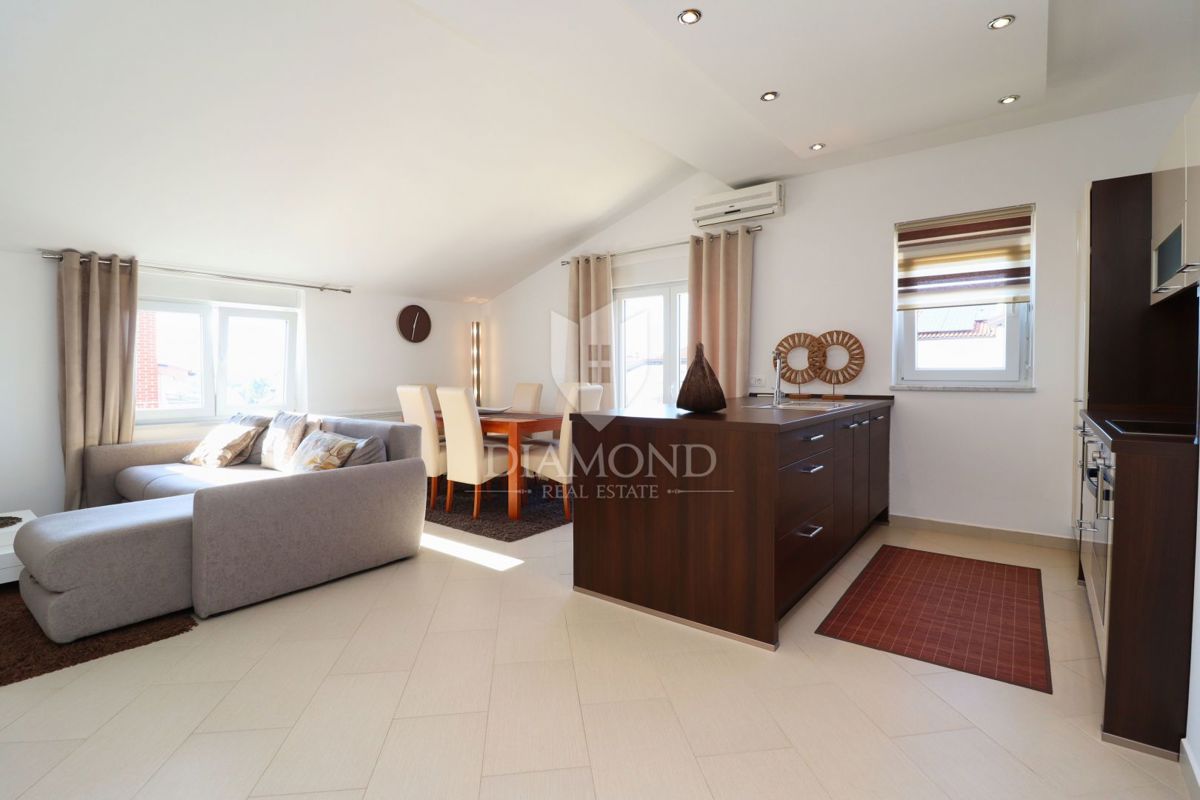 Poreč, na novo prenovljeno stanovanje z vrtom