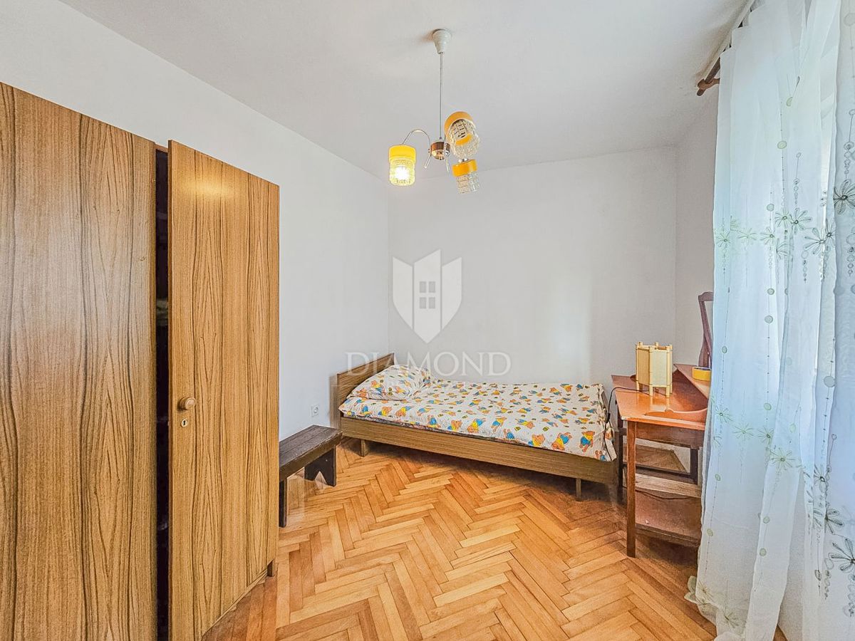 Kaštel, Buje! Hiša z dvema enotama in dvoriščem!