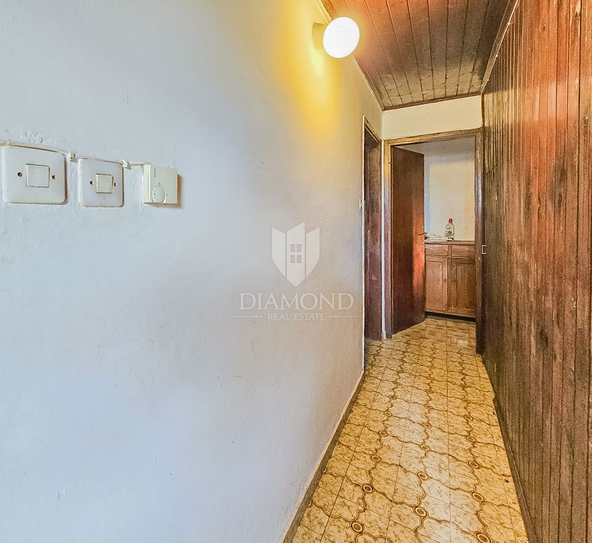 Kaštel, Buje! Hiša z dvema enotama in dvoriščem!