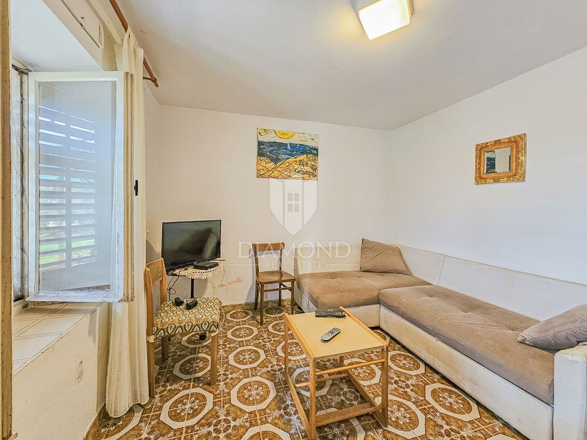 Kaštel, Buje! Hiša z dvema enotama in dvoriščem!