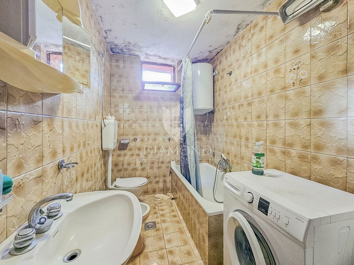 Kaštel, Buje! Hiša z dvema enotama in dvoriščem!