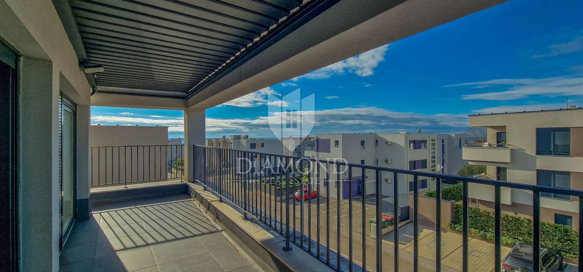 Novigrad. Ekskluzivno! Moderno stanovanje 73 m2 z galerijo in pogledom na morje!