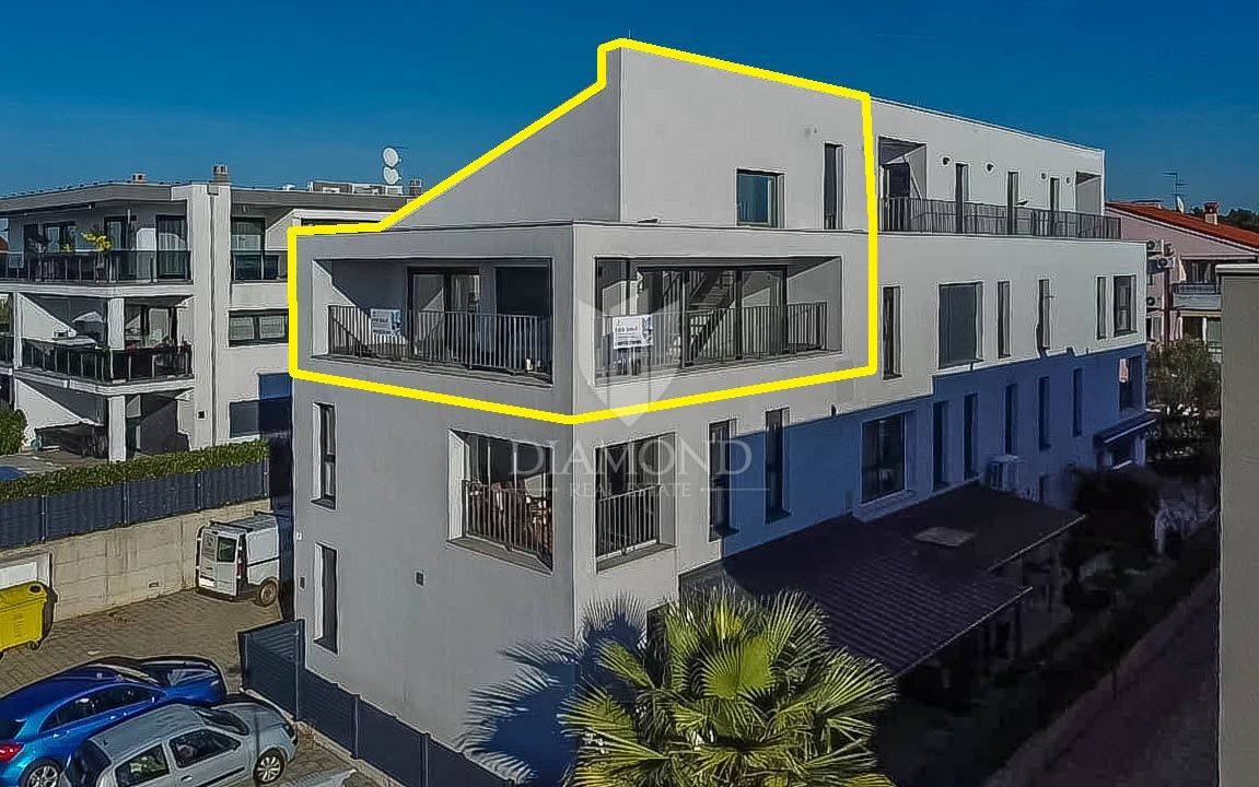 Novigrad. Ekskluzivno! Moderno stanovanje 73 m2 z galerijo in pogledom na morje!