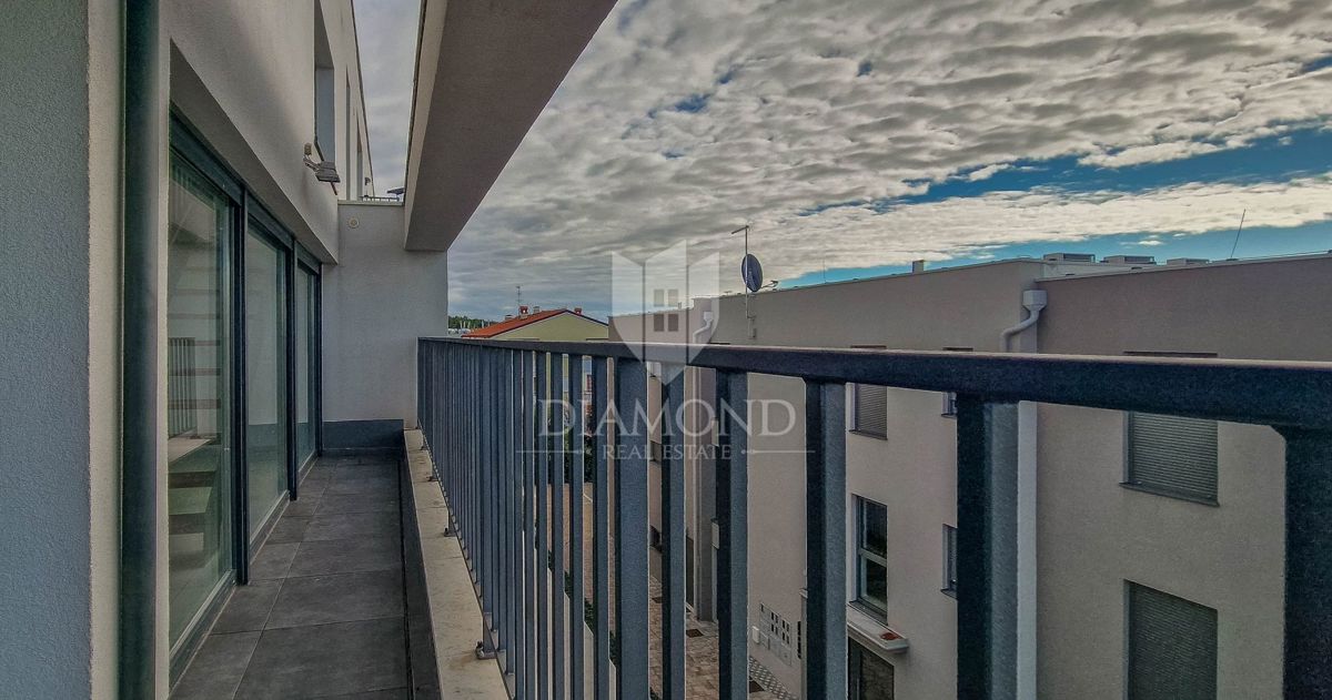 Novigrad. Ekskluzivno! Moderno stanovanje 73 m2 z galerijo in pogledom na morje!