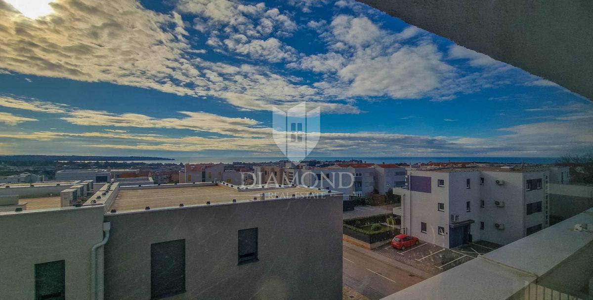 Novigrad. Ekskluzivno! Moderno stanovanje 73 m2 z galerijo in pogledom na morje!