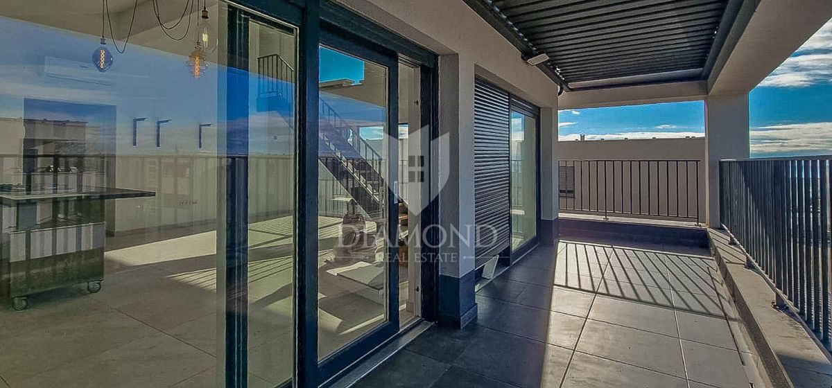 Novigrad. Ekskluzivno! Moderno stanovanje 73 m2 z galerijo in pogledom na morje!