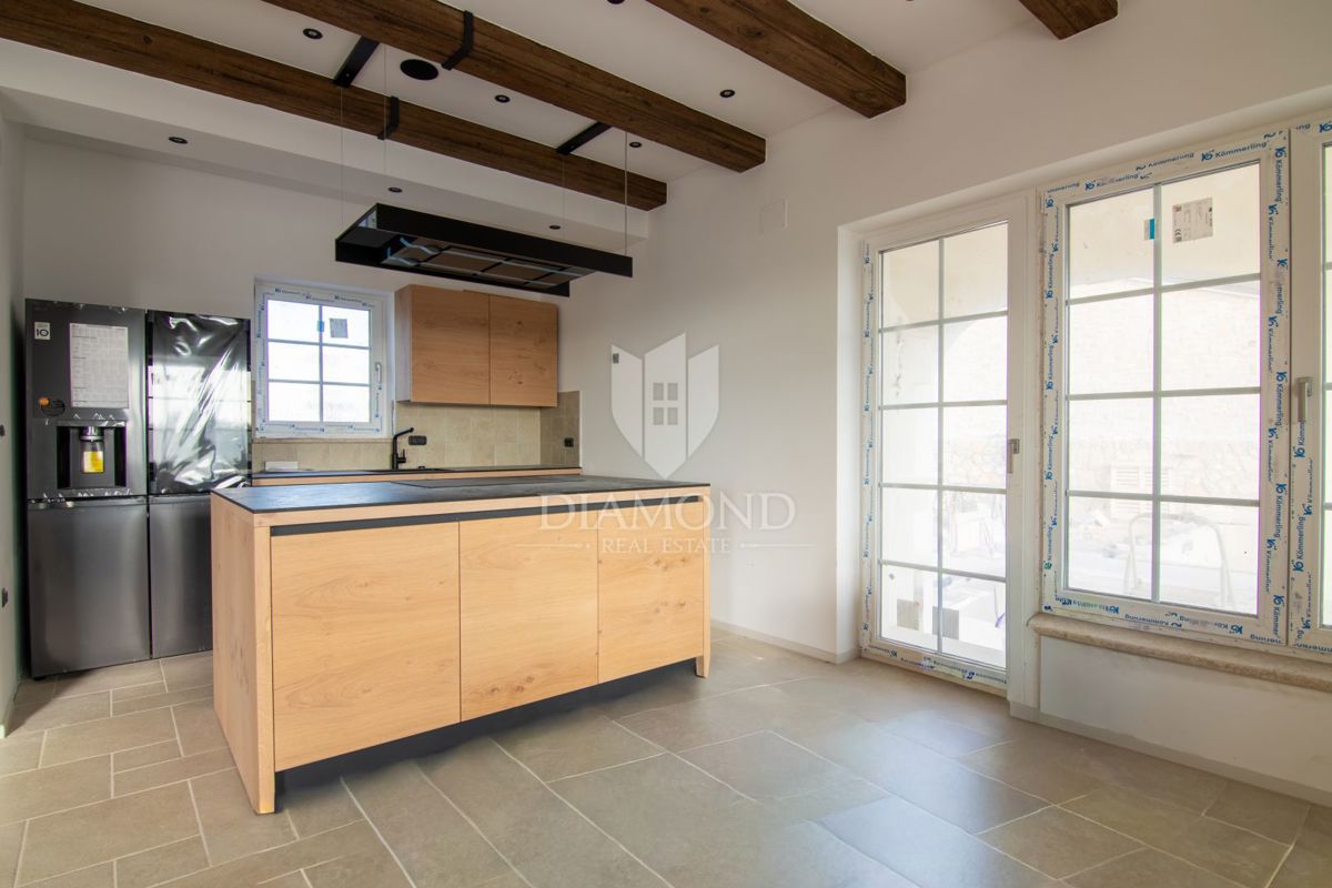 Krk, Vila z bazenom, pogled na morje