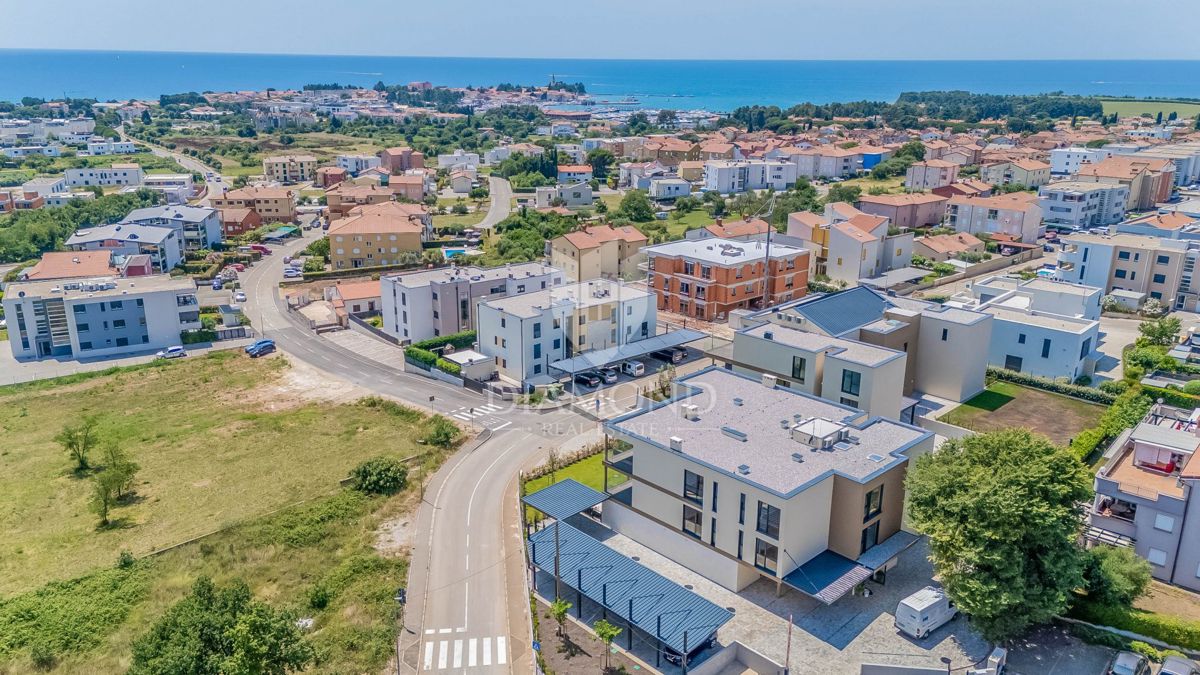 Novigrad, Luksuzno opremljeno stanovanje v pritličju s pogledom na morje!