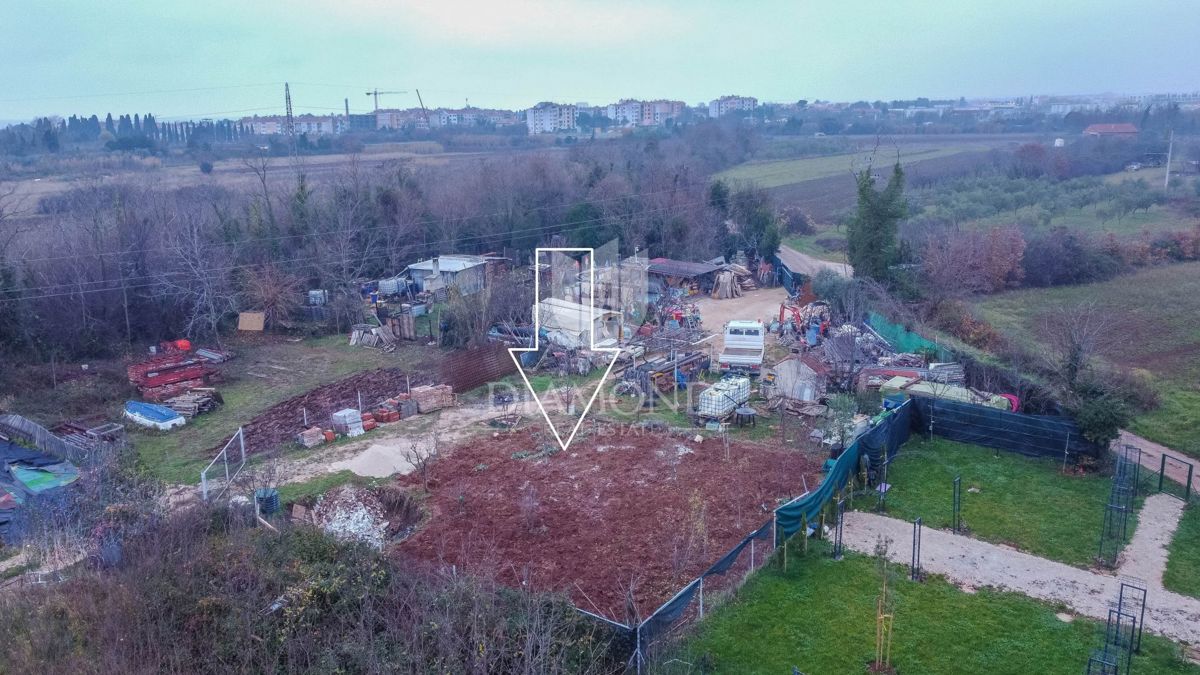 Umag, center, ograjeno kmetijsko zemljišče!