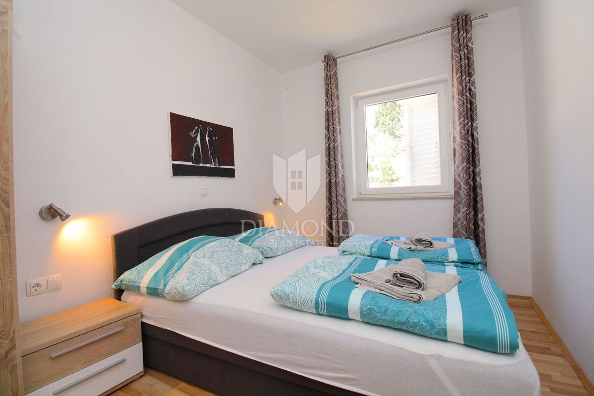 Apartmajska hiša z bazenom v okolici Rapca