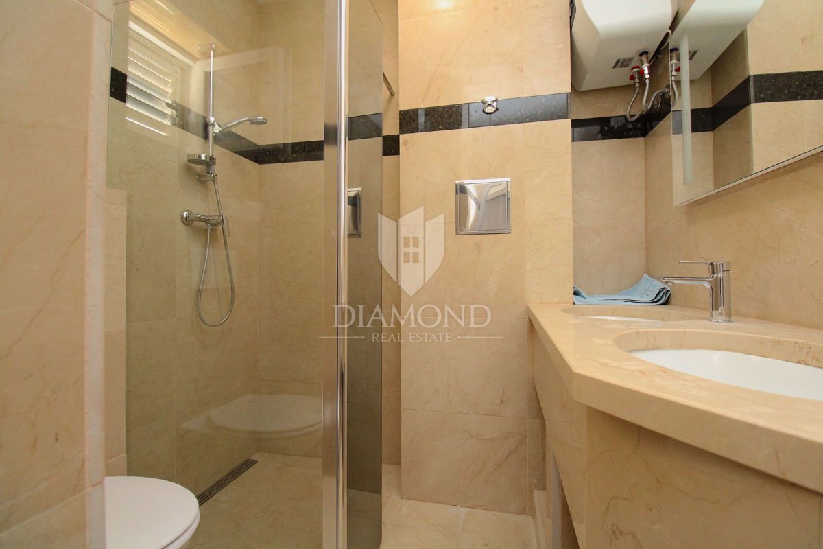 Apartmajska hiša z bazenom v okolici Rapca