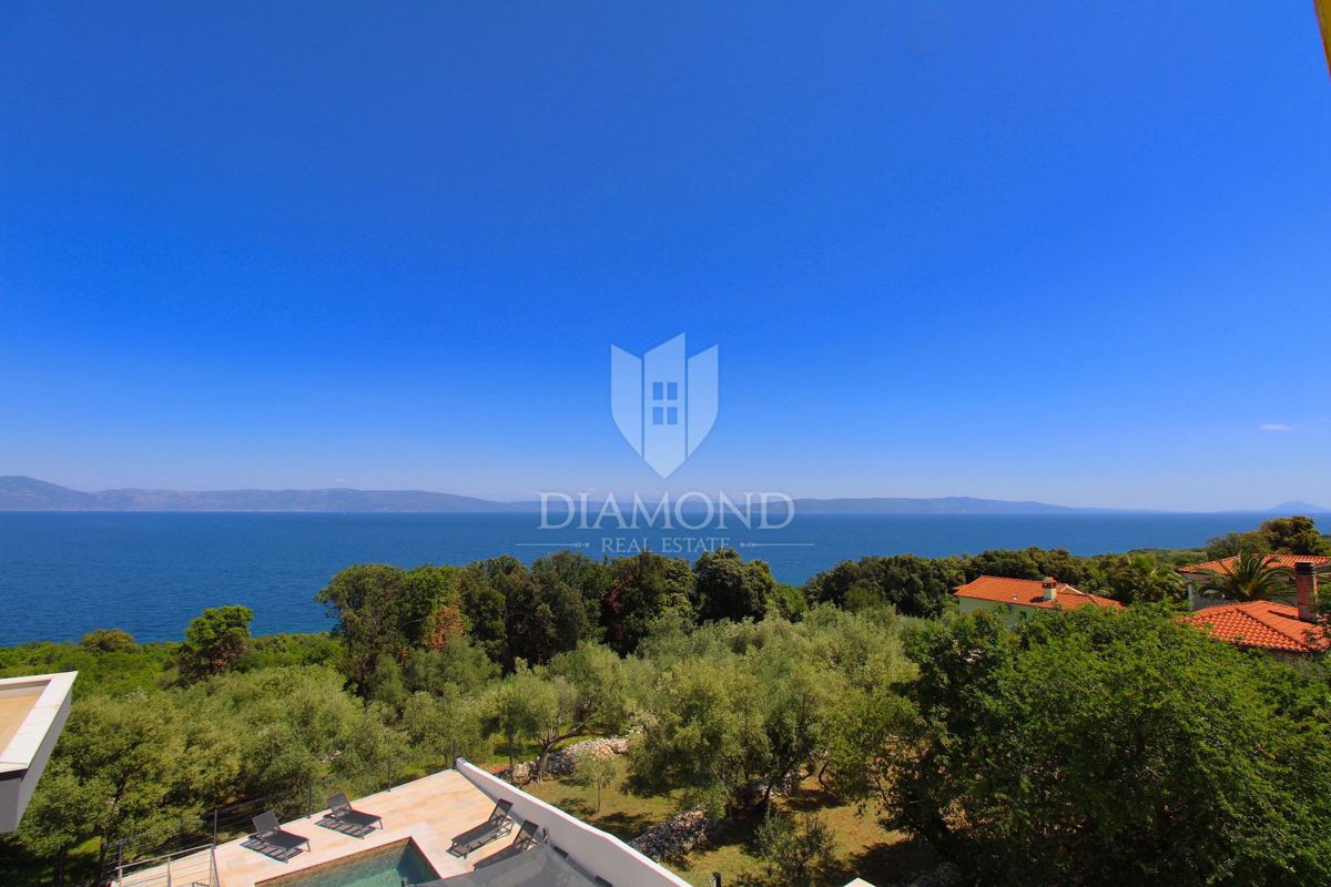 Apartmajska hiša z bazenom v okolici Rapca