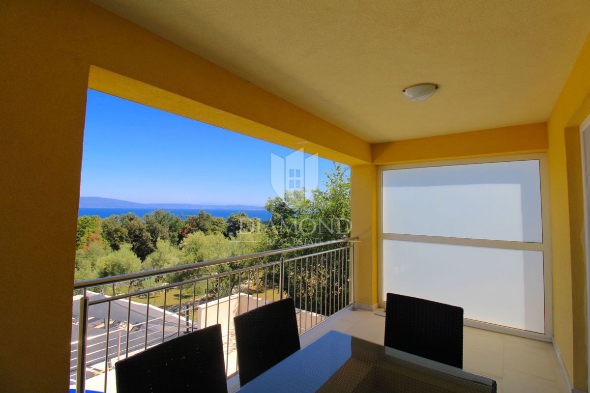 Apartmajska hiša z bazenom v okolici Rapca