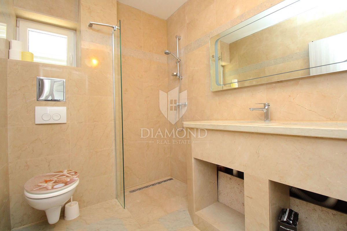 Apartmajska hiša z bazenom v okolici Rapca